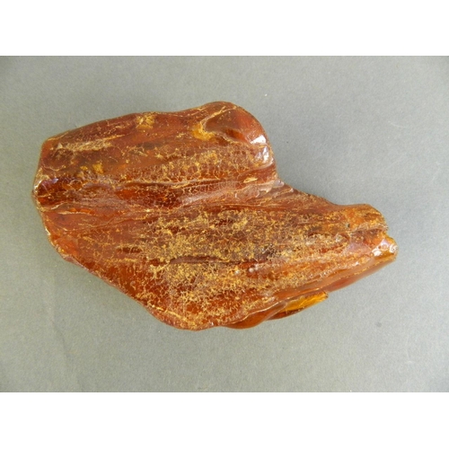 193 - A specimen of unworked amber, 99g, 4