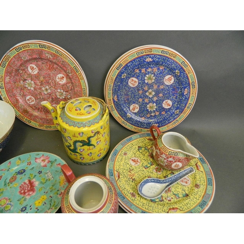 82 - A large collection of Cantonese tea and dinner ware