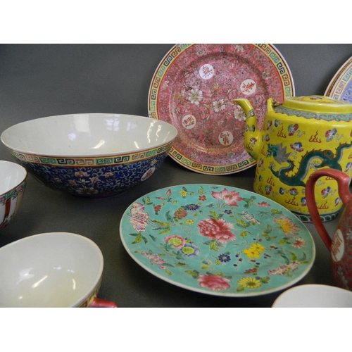 82 - A large collection of Cantonese tea and dinner ware