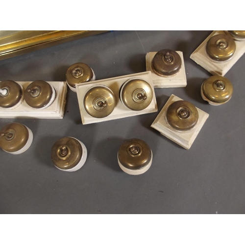 790 - A set of brass stair rods (26), together with a quantity of brass light switches, rods 42