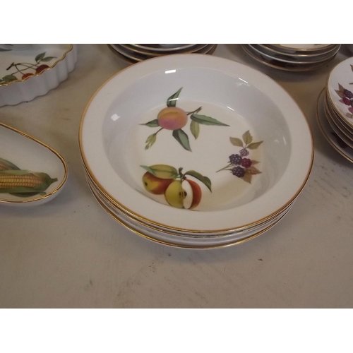 26 - A large Royal Worcester Evesham pattern part dinner service (100+)