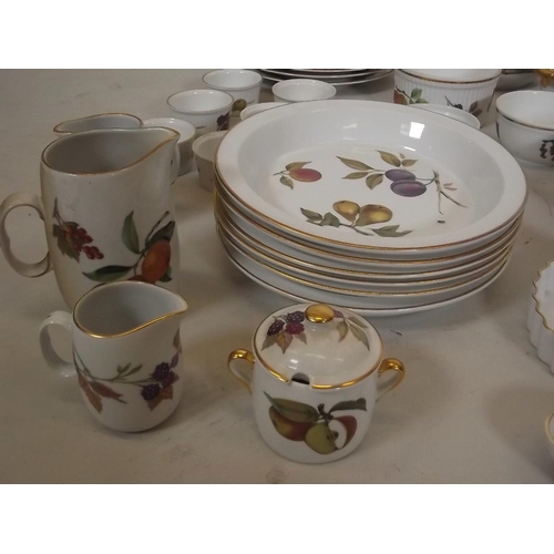 26 - A large Royal Worcester Evesham pattern part dinner service (100+)