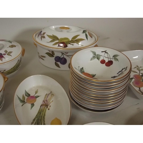 26 - A large Royal Worcester Evesham pattern part dinner service (100+)