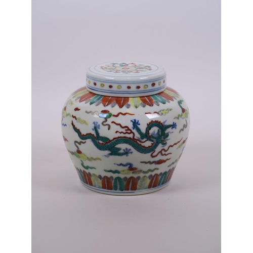 55 - A Chinese wucai porcelain ginger jar and cover, decorated with dragons in flight, character mark to ... 