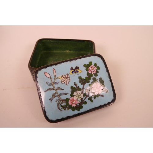 39 - A Chinese cloisonné trinket box and cover, with floral decoration to lid, 4½