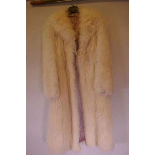 52 - A good quality three quarter length Arctic fox fur coat with silk lining