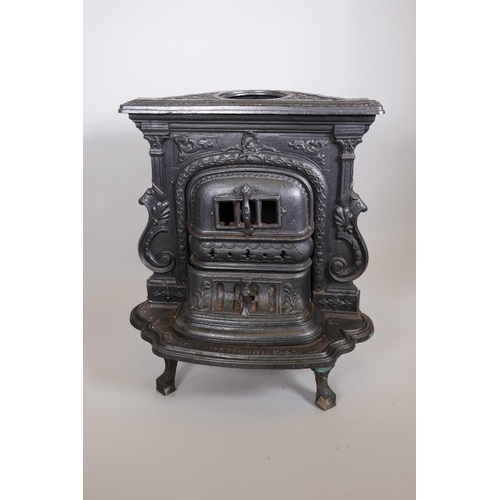 1222 - A Canadian cast iron wood/solid fuel buring stove, No.20 by Charles Fawcett Ltd, Sackville N.B. (New... 