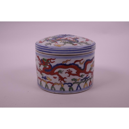 128 - A Chinese wucai porcelain pot with pierced cover and dragon decoration, 6 character mark to base, 5