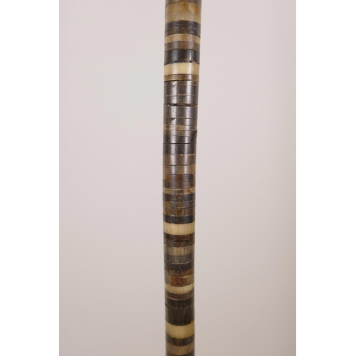 19 - A horn handled walking stick, possibly rhino, with a horn ringed shaft, 33½