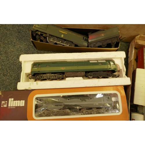 132 - A large quantity of 'OO' and 'HO' model train layouts and accessories including two Hornby locomotiv... 