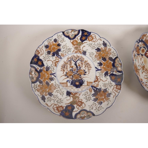 161 - Two C19th Japanese Imari dishes, with shaped rims and lobed bodies, 12