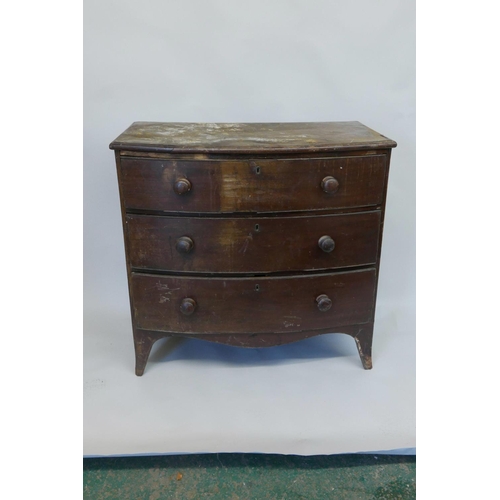 1139 - An early C19th mahogany bowfront chest of three long drawers, raised on swept supports, 37