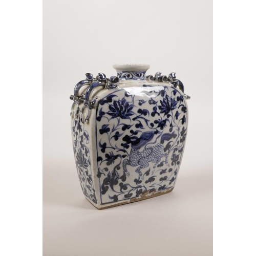 40 - A Chinese blue and white pottery flask decorated with handles in the form of dragons, the sides deco... 