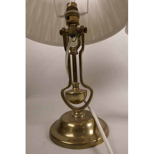 32 - A good pair of gimbal mounted brass table lamps, 12