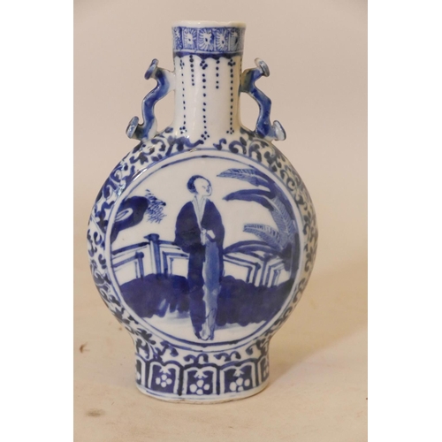 41 - A C19th Chinese blue and white porcelain flask with ruyi handles, 4 character mark to base, 8