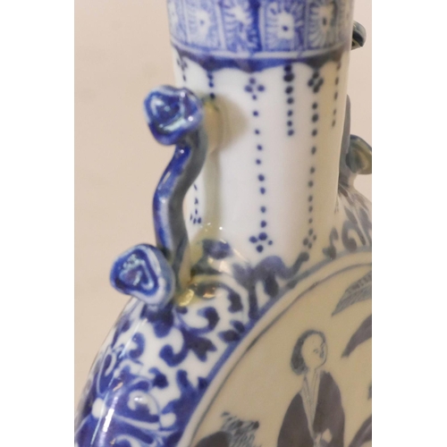 41 - A C19th Chinese blue and white porcelain flask with ruyi handles, 4 character mark to base, 8