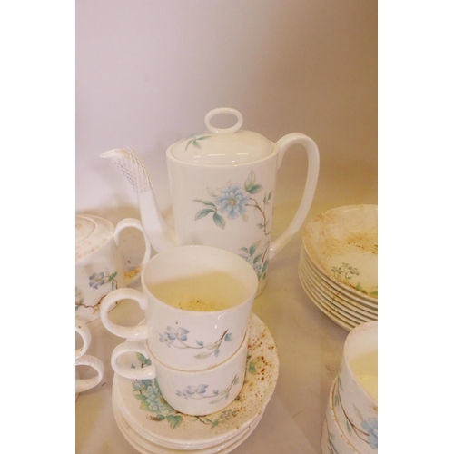 49 - A Wedgwood Peony pattern part tea and dinner service