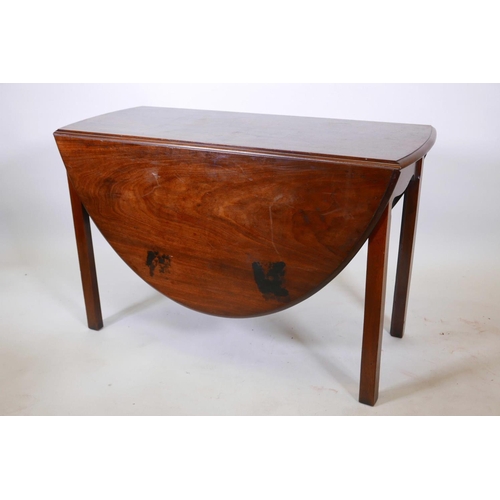 1113 - A Georgian mahogany drop leaf table, raised on chamfered supports, 44