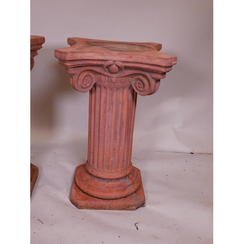 1139 - A pair of concrete pedestals in the form of classical columns, 29