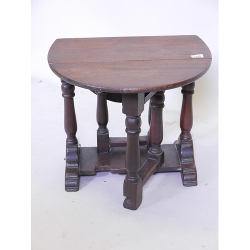 1145 - An oak drop leaf table, 22