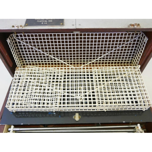 136 - A set of fishing competition weighing scales in an aluminium case, 20