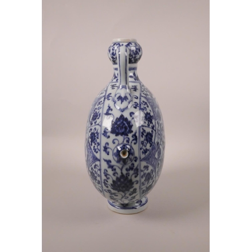 193 - A Chinese blue and white porcelain two handled flask decorated with a stylised lotus flower pattern,... 