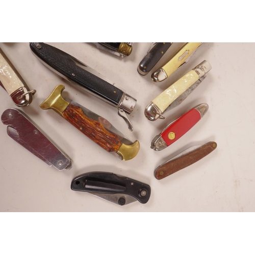 322 - A collection of seventeen various pen knives, largest 5½