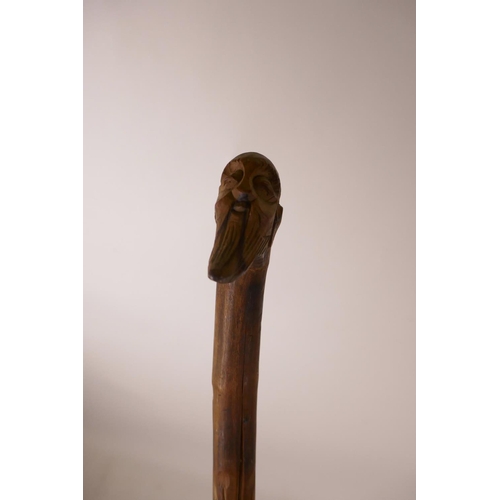 372 - A Chinese walking cane with carved sage head decoration to handle, 40