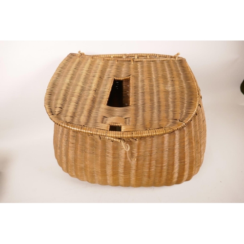 47 - A vintage woven fishing basket/creel 13