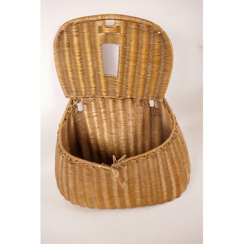 47 - A vintage woven fishing basket/creel 13