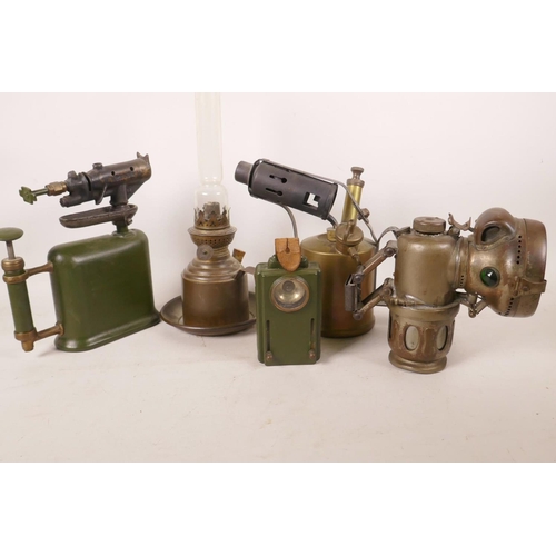 545 - A vintage carbide cycle lamp, a railwayman's torch, two blow lamps and a small oil lamp (5)