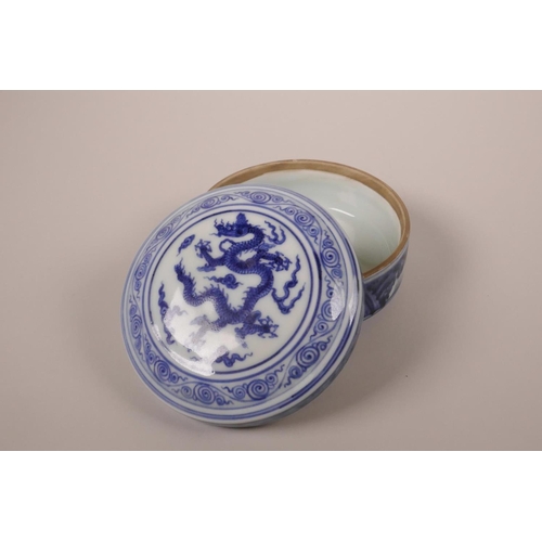 93 - A Chinese blue and white porcelain cup and cover, decorated with a dragon to the cover, 6 character ... 