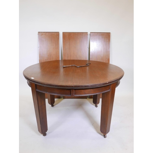 1121 - An early C20th mahogany wind out dining table with three leaves, 49