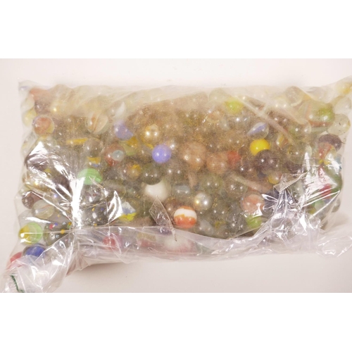 44 - A quantity of various vintage marbles (2kg)