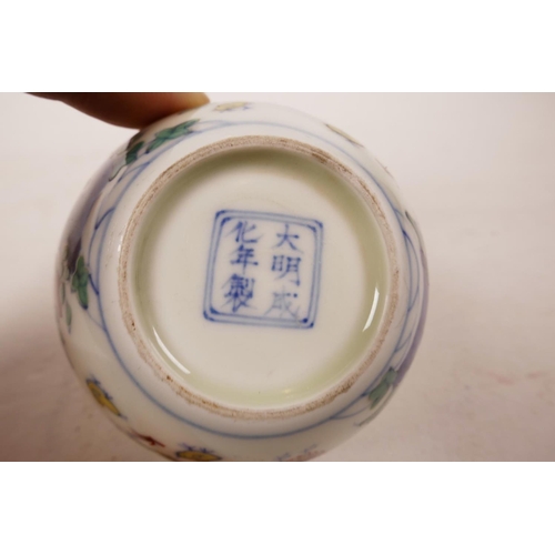 46 - A Chinese doucai porcelain tea bowl with chicken decoration, 6 character mark to base, 3½