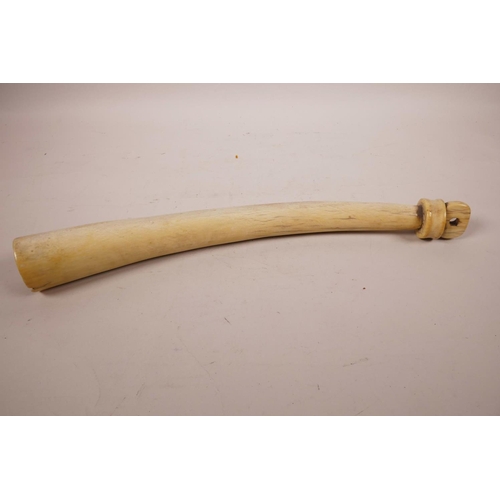 44 - A C19th African hunter's ivory oliphant, 15