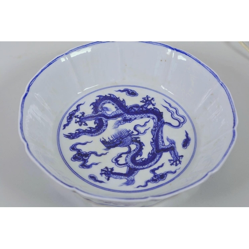 25 - A Chinese Ming style blue and white porcelain dish with lobed sides and dragon decoration, 6 charact... 