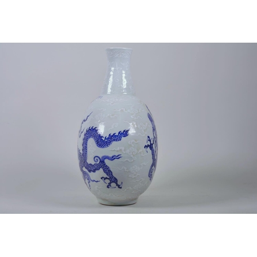 28 - A Chinese blue and white moon flask with dragon decoration, 6 character mark to side, 12½