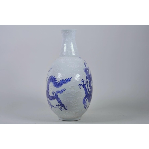 28 - A Chinese blue and white moon flask with dragon decoration, 6 character mark to side, 12½