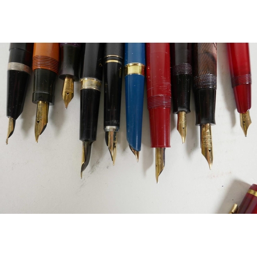 31 - Ten fountain pens including Conway Stewart etc, five lack caps