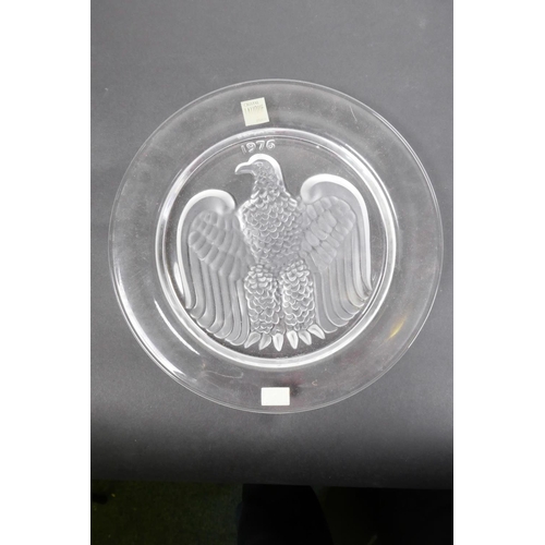 52 - A Lalique frosted and clear glass collector's plate made to commemorate the American Bicentenary, 8½... 