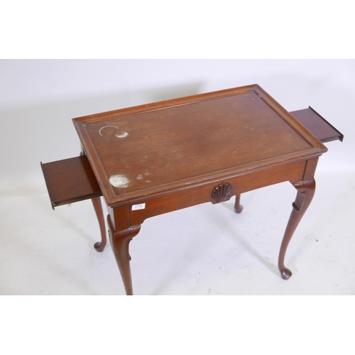 1172 - A Georgian style mahogany slider table, with pull out end slides and tray top, raised on carved cabr... 