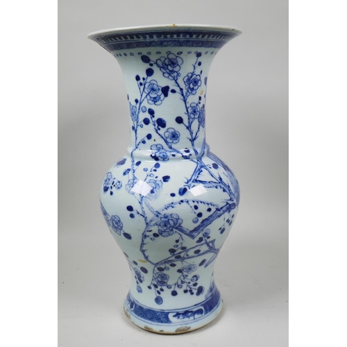 40 - A C19th Chinese blue and white porcelain vase decorated with peacocks and prunus blossom, 14