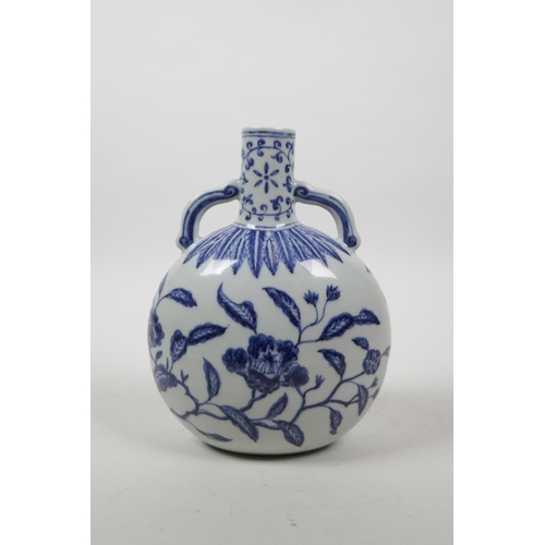 68 - A Chinese blue and white porcelain two handled flask with floral decoration, 4 character mark to bas... 