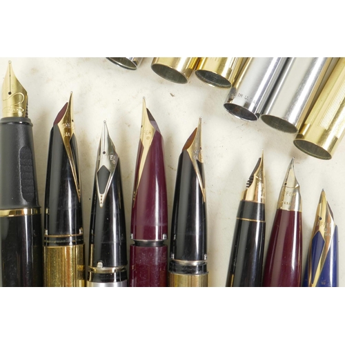 37 - Eight vintage Sheaffer fountain pens, six with 14ct gold nibs