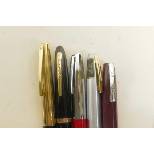 122 - Nine assorted Sheaffer fountain pens, some with 14ct gold nibs