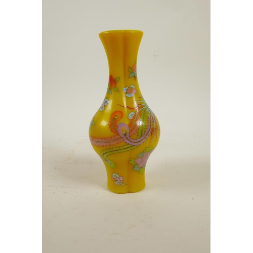 30 - A Peking glass vase with enamelled phoenix decoration, 4 character mark to base, 7