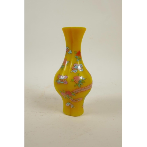 30 - A Peking glass vase with enamelled phoenix decoration, 4 character mark to base, 7