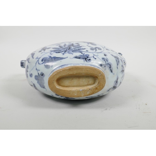 443 - A Chinese blue and white porcelain phoenix pourer, 8