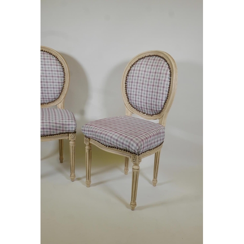 1008 - A pair of Louis style side chairs